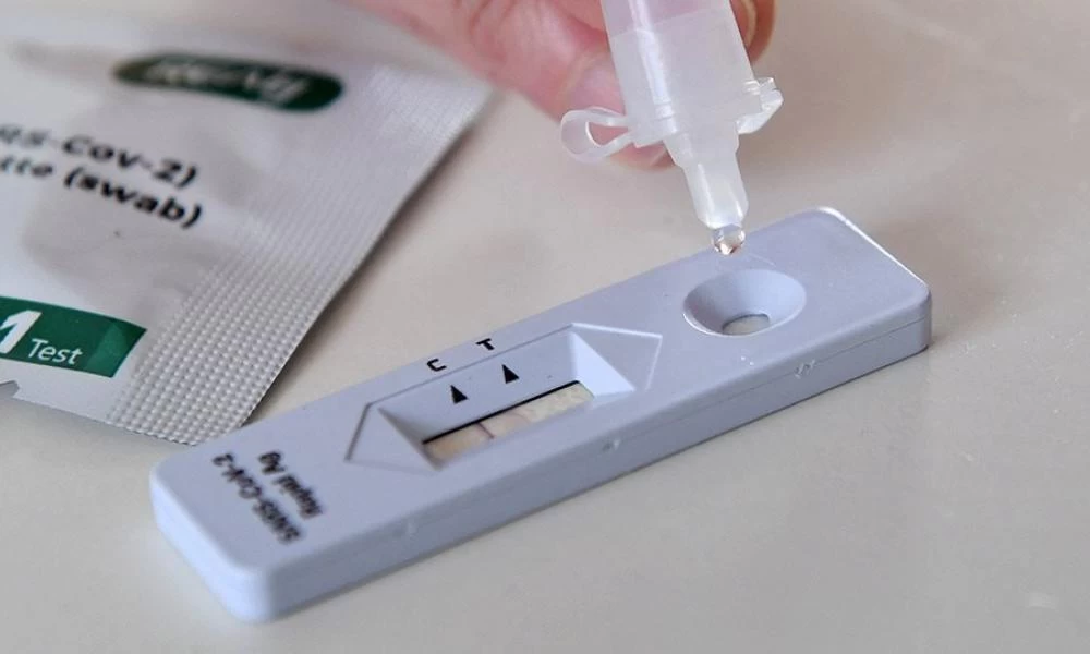 Βρετανία: Mαθητές κάνουν κοπάνες με ψεύτικα θετικά self test